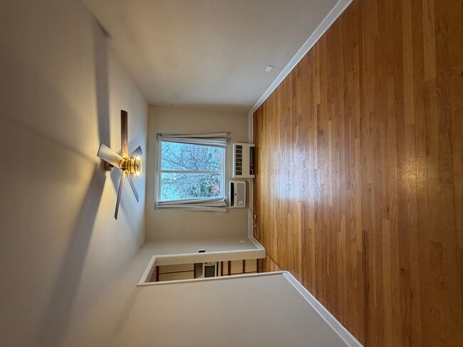 Building Photo - 7400 N Sheridan Rd