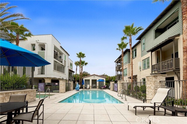 Building Photo - 983 Doheny Way