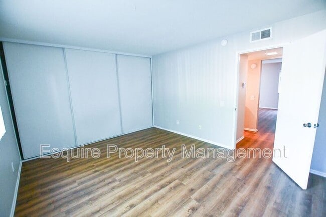 Building Photo - 1940 Los Feliz Dr