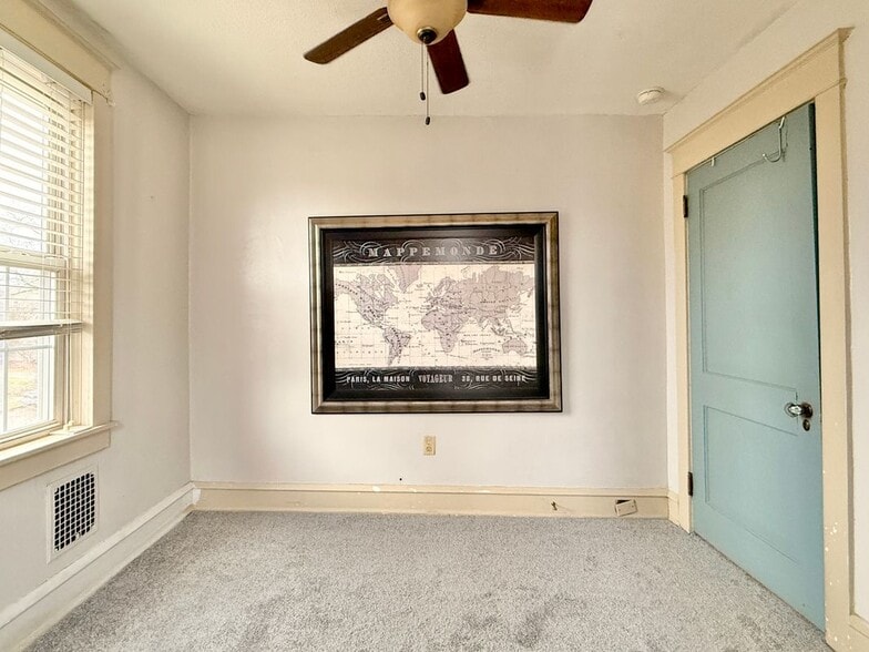 Building Photo - 7041 Harvey Ave