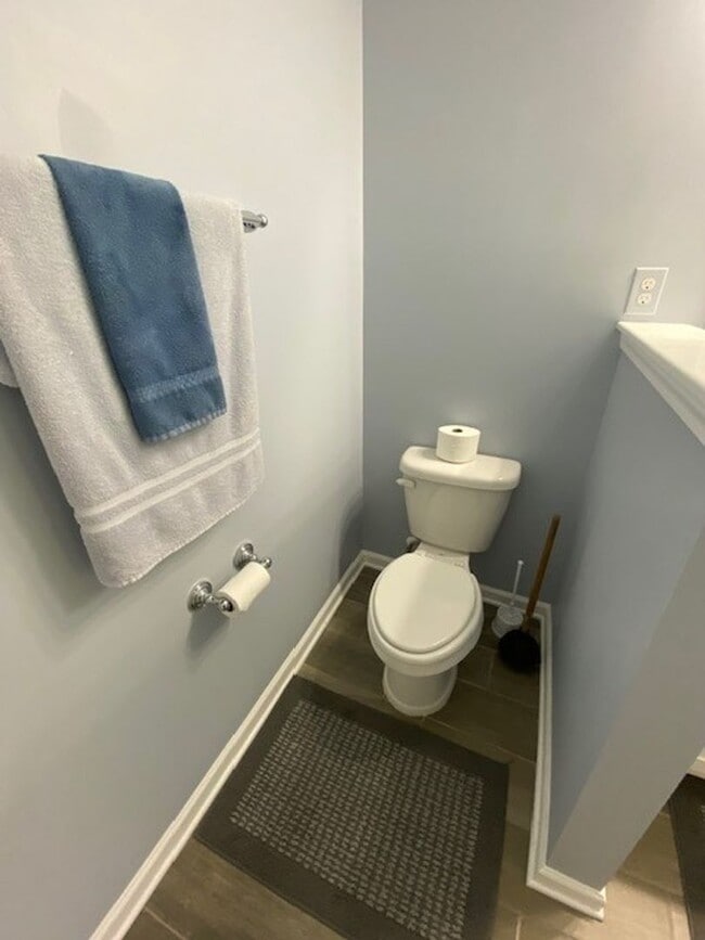 Building Photo - Welcome to this fully furnished 3-bedroom, 3-bathroom townhouse located in the vibrant Hawkeswate...