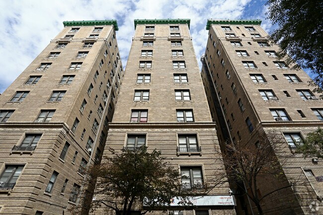 Primary Photo - 3647 Broadway
