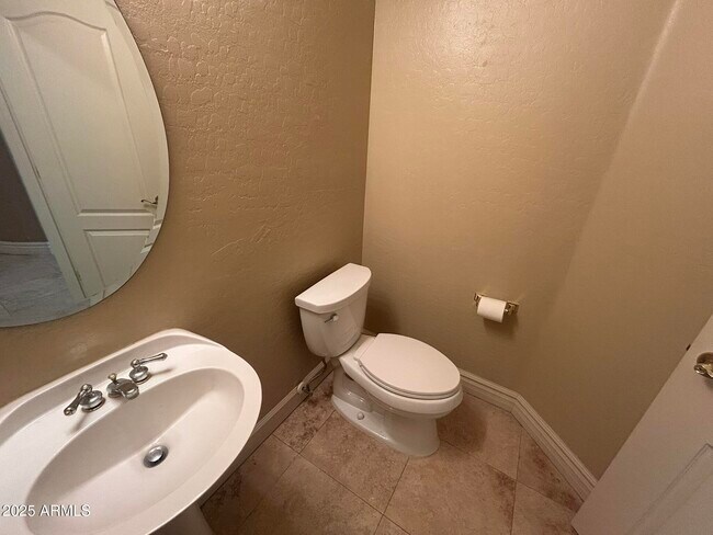 Building Photo - 7215 E Whistling Wind Way