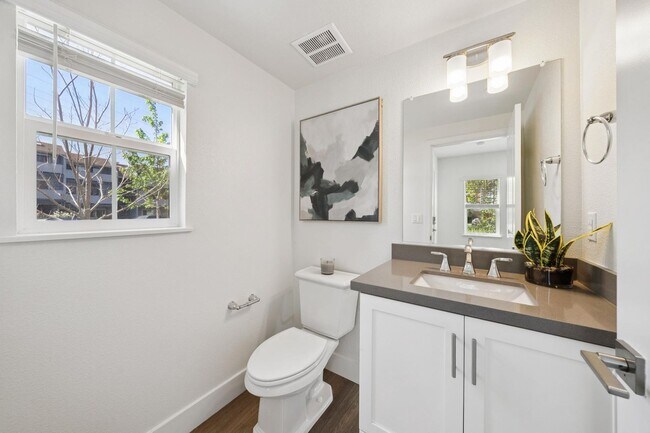 Building Photo - Modern 2021 Townhome | 3BD | EV Charger | Near Google & Downtown Mountain View