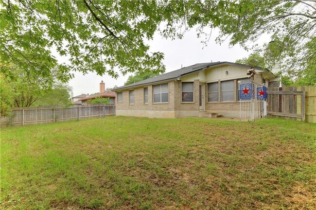 Building Photo - 1406 Royce Ln