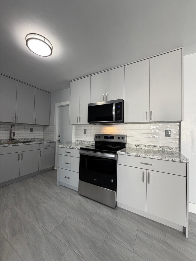 Building Photo - 1966 NE 177th St