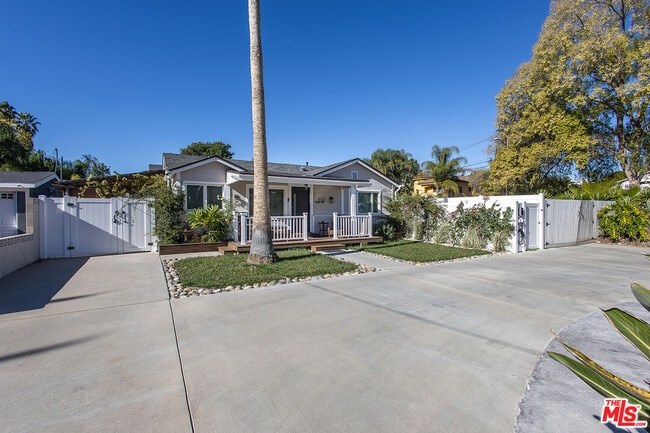 Building Photo - 5123 Noble Ave