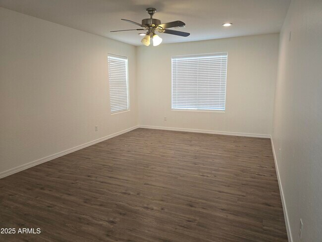 Building Photo - 1514 E Hummingbird Way