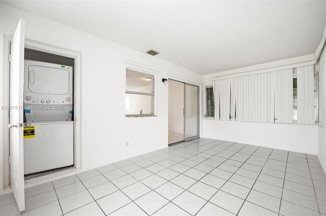 Building Photo - 7004 NW 67th Ave