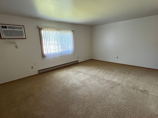 Building Photo - Ambassador 2 Bed 1 Bath