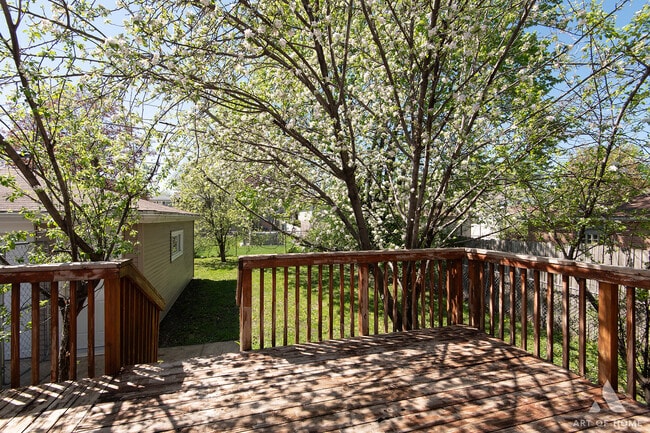 Building Photo - 9416 80th Ct