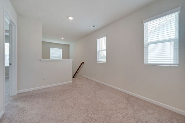 Building Photo - Available Early August! 4 Bed, 3.5 Ba in W...