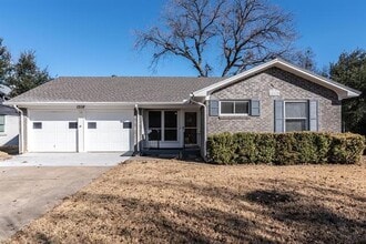 Building Photo - 12118 Brisbane Ave