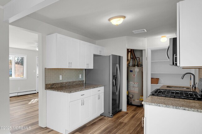 Building Photo - 251 Sprucewood Dr