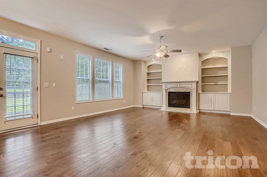 Building Photo - 341 Revolution Dr