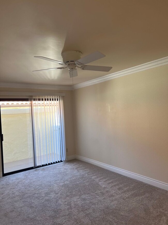 Building Photo - Meticulously maintained condo - 2 main bed...