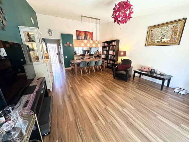 Building Photo - 386 N IronPike Cir