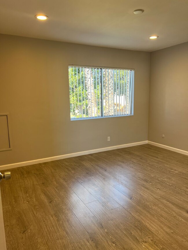 Building Photo - 1162 Raymond Ave