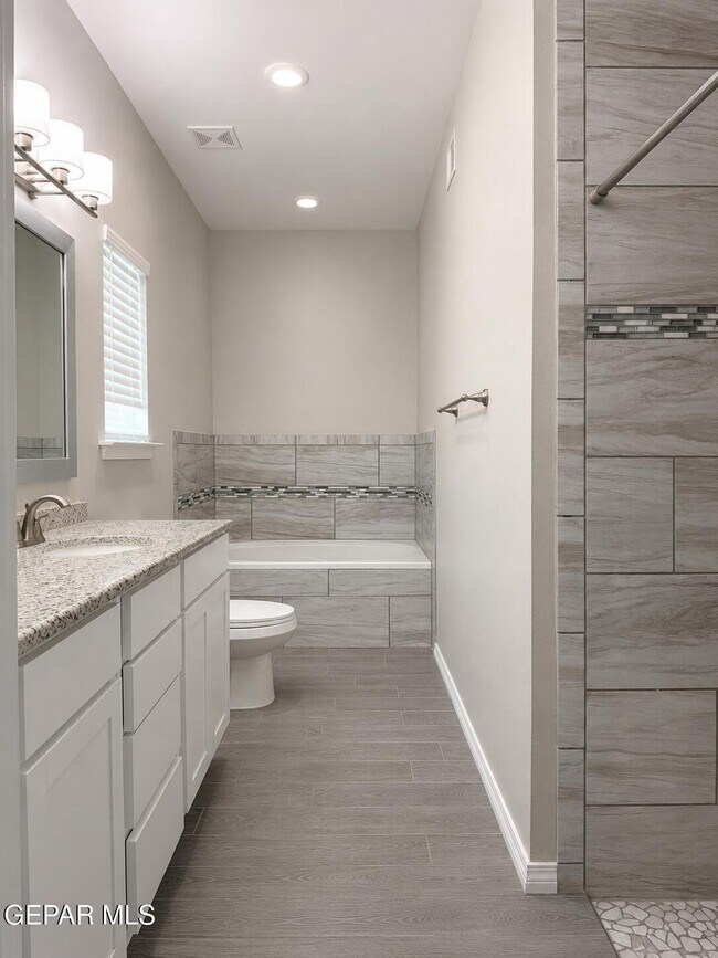 Building Photo - 909 Malven Pl