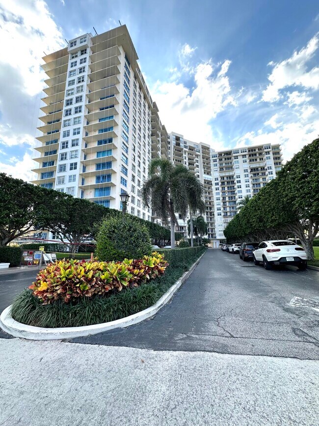 Building Photo - 1801 S Flagler Dr