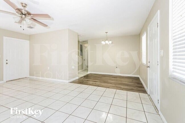 Building Photo - 405 E Gateway Blvd