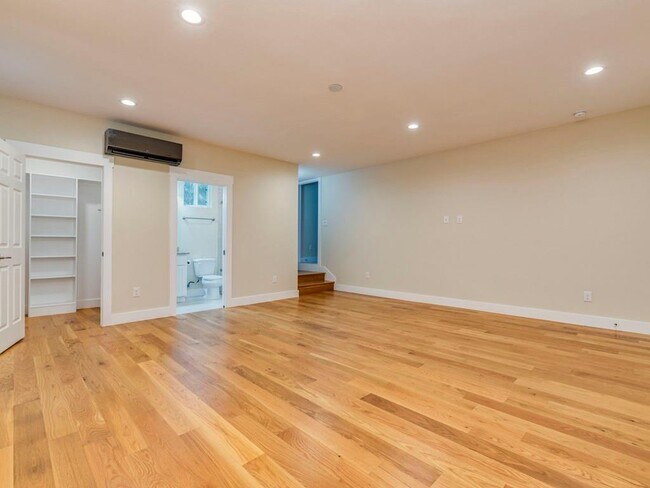 Building Photo - 4500 Mt Vernon Dr