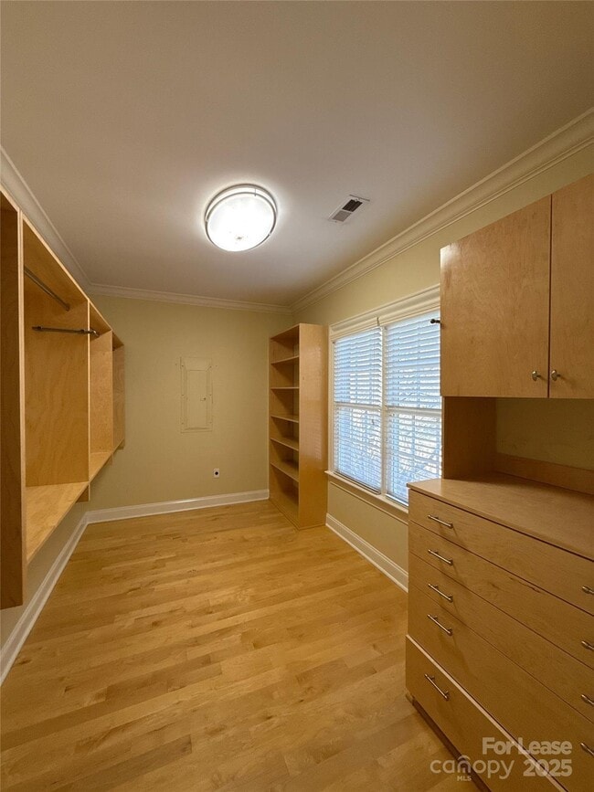 Building Photo - 1109 S Kings Dr