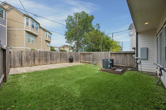 Building Photo - 1135 Aurora St