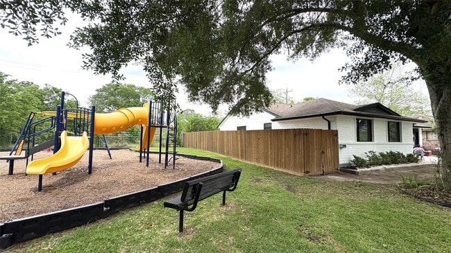 Building Photo - 212 Stratmore Dr