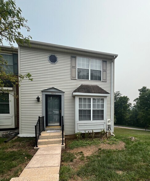 Building Photo - 9415 Riverbrink Ct