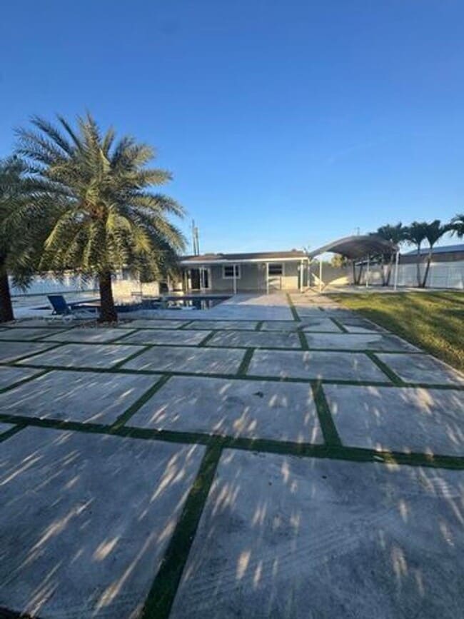 Building Photo - 2591 Rosehaven Rd