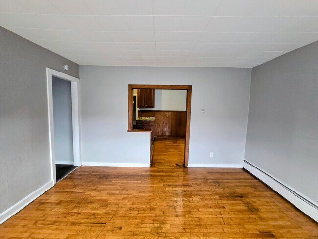 Building Photo - 419 Front St