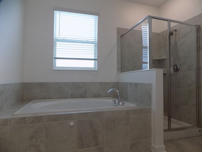 Building Photo - 1713 Chatsworth Cir