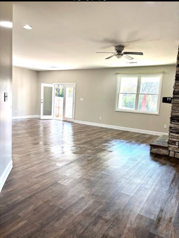 Building Photo - 106B Elm St