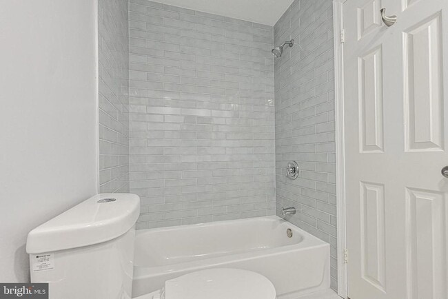 Building Photo - 7046 Leestone St