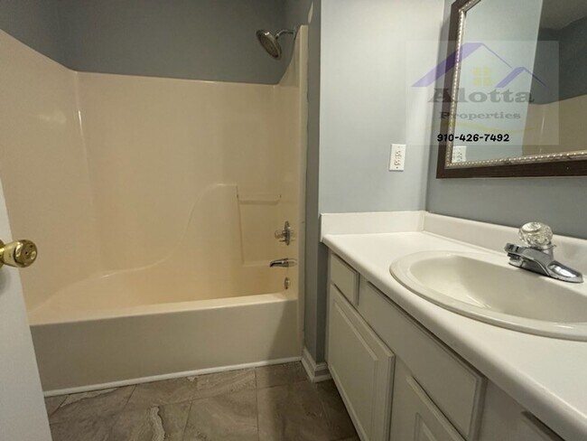 Building Photo - 505 Meadowland Ct