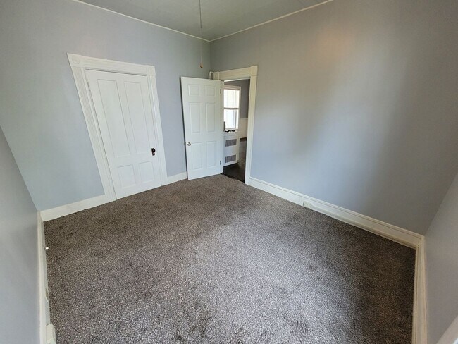 Building Photo - 145 Pine St