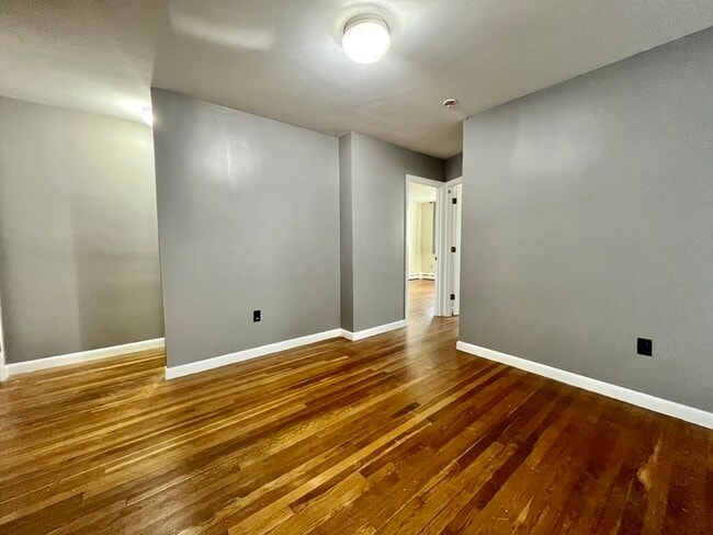 Building Photo - 128 Pleasant St