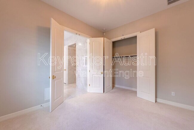 Building Photo - 617 Smarty Jones Ave