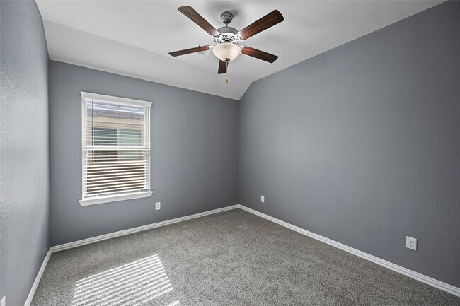 Building Photo - 2411 Lowndes Point