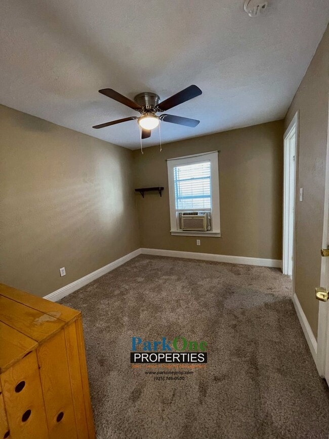 Building Photo - Ward St LO