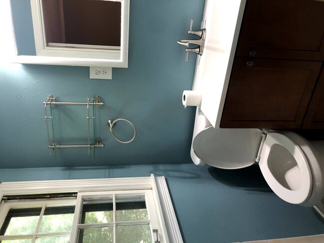 Building Photo - Branch