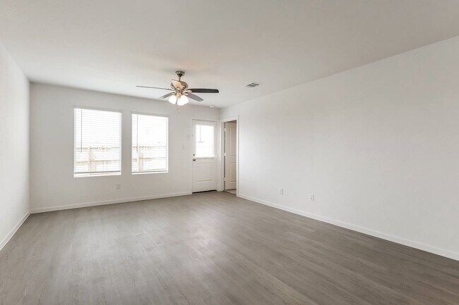 Building Photo - 3724 Axis Hl St