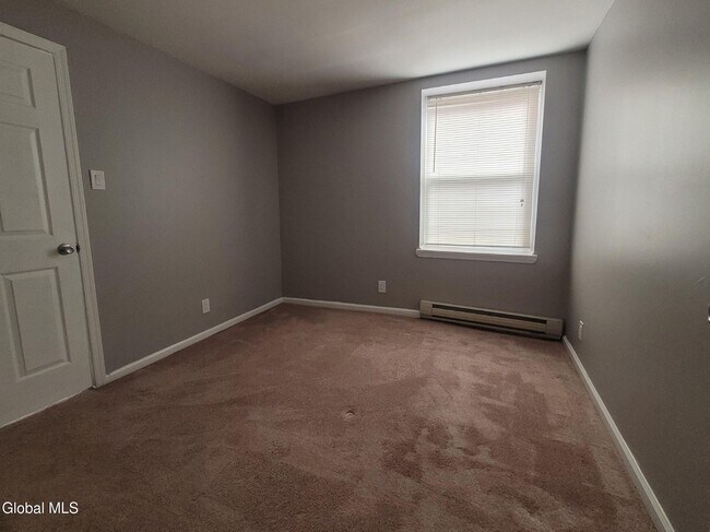 Building Photo - 68 Morris St