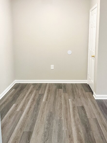 Building Photo - 12 Barden Pl
