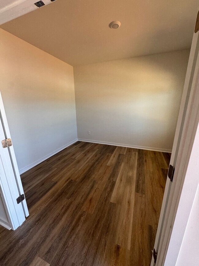 Building Photo - Stunning Brand-New 4BR Home with Modern Luxury Throughout
