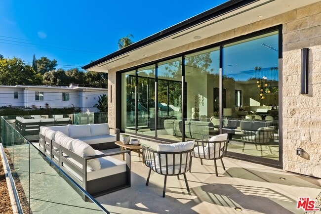 Building Photo - 16879 Mooncrest Dr