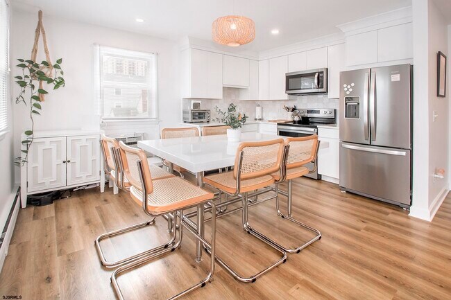 Building Photo - 9506 Ventnor Ave