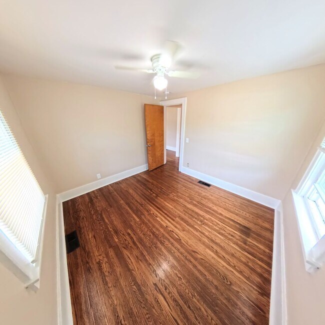 Building Photo - 595 Rock Beach Rd | Apt 1 | 2 BD/1 BA | Ir...