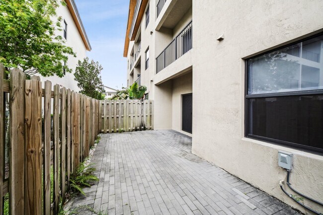 Building Photo - 7925 NW 104th Ave